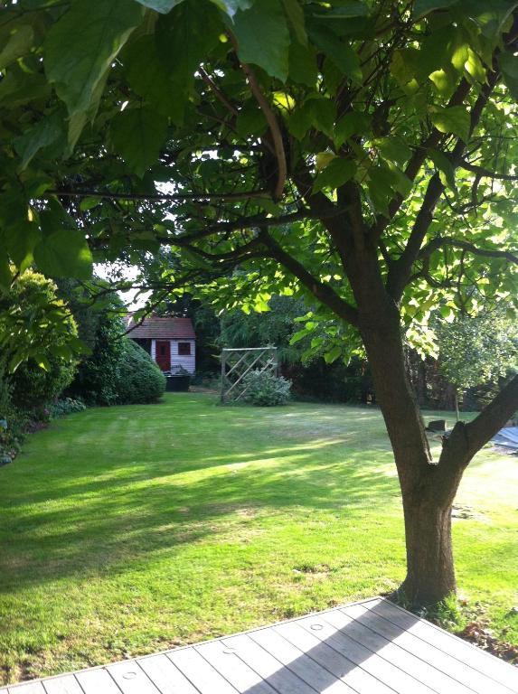 Bonningtons Stansted Self Catering Hotel Станстед Маунтфитчет Стая снимка