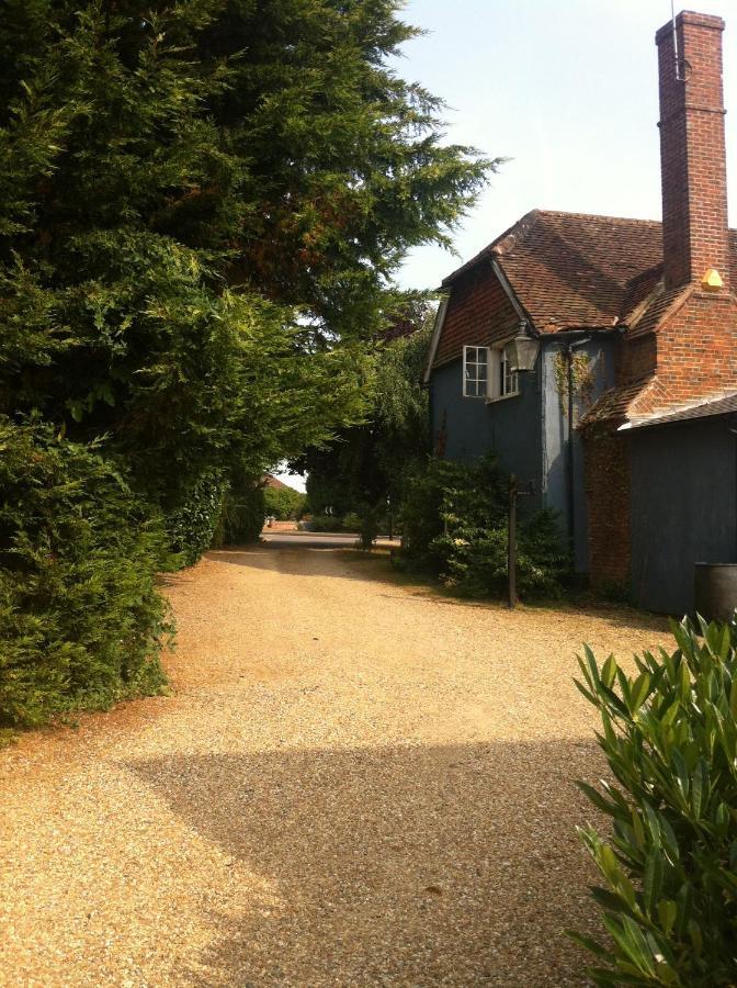 Bonningtons Stansted Self Catering Hotel Станстед Маунтфитчет Стая снимка